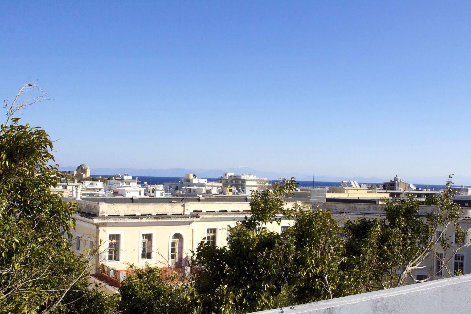 Rhodes & Bar Hostel *