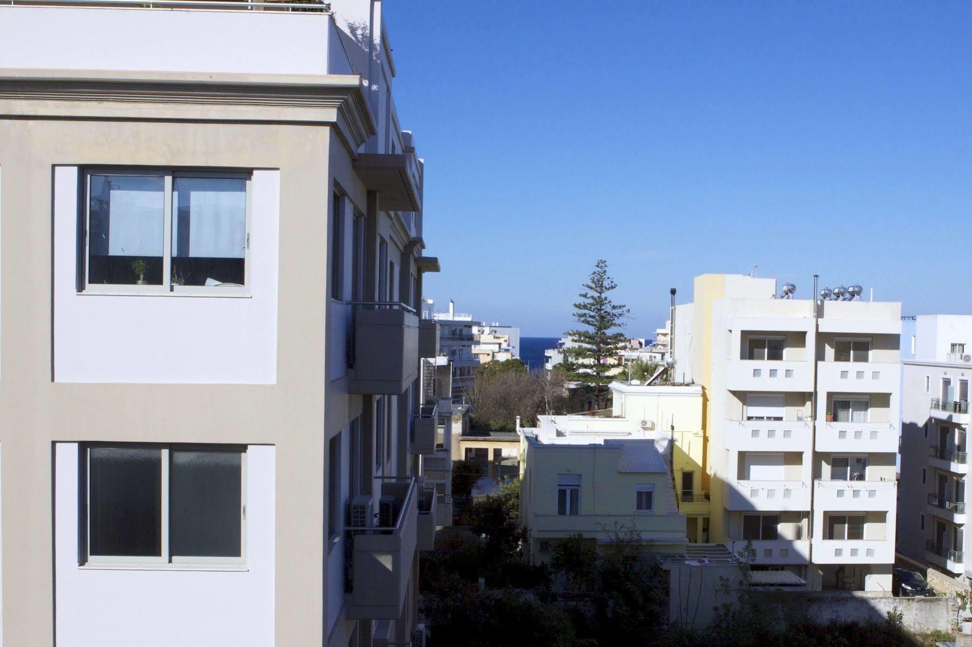 Rhodes & Bar Hostel *